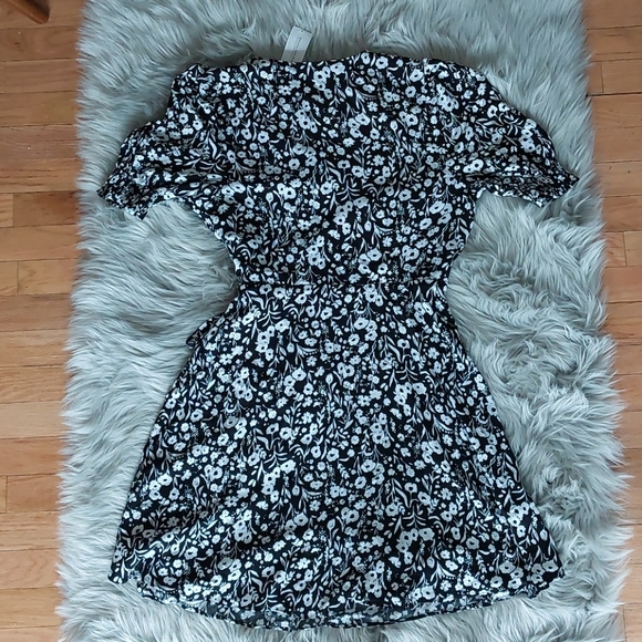 NWT- Banana Republic Short Floral Slit Wrap Dress - Picture 6 of 9
